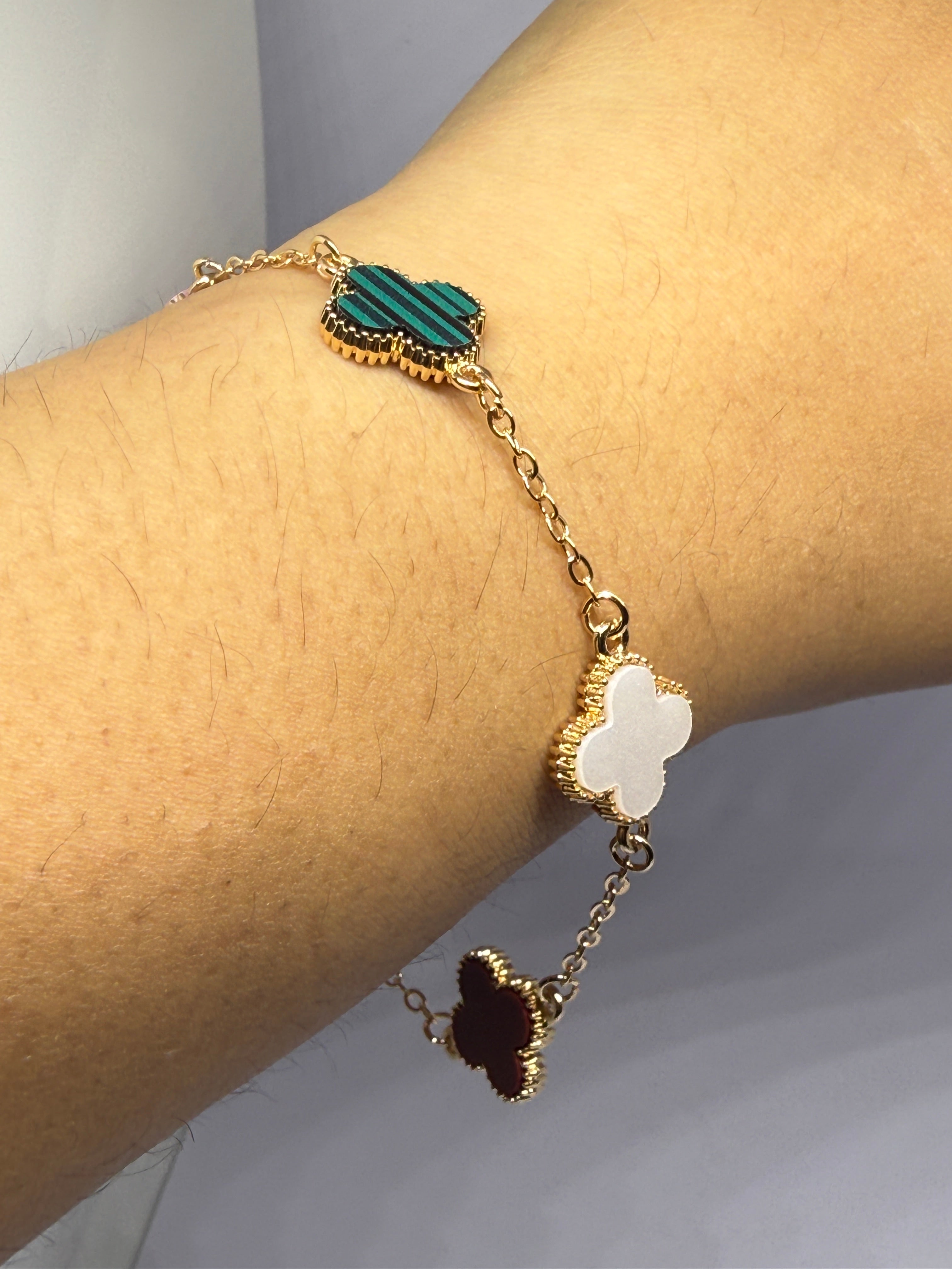 MULTICOLOUR CLOVE BRACLET