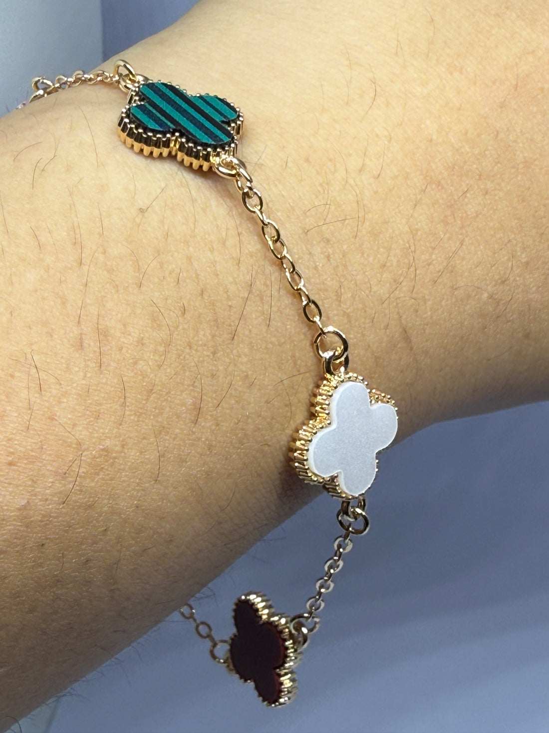 MULTICOLOUR CLOVE BRACLET