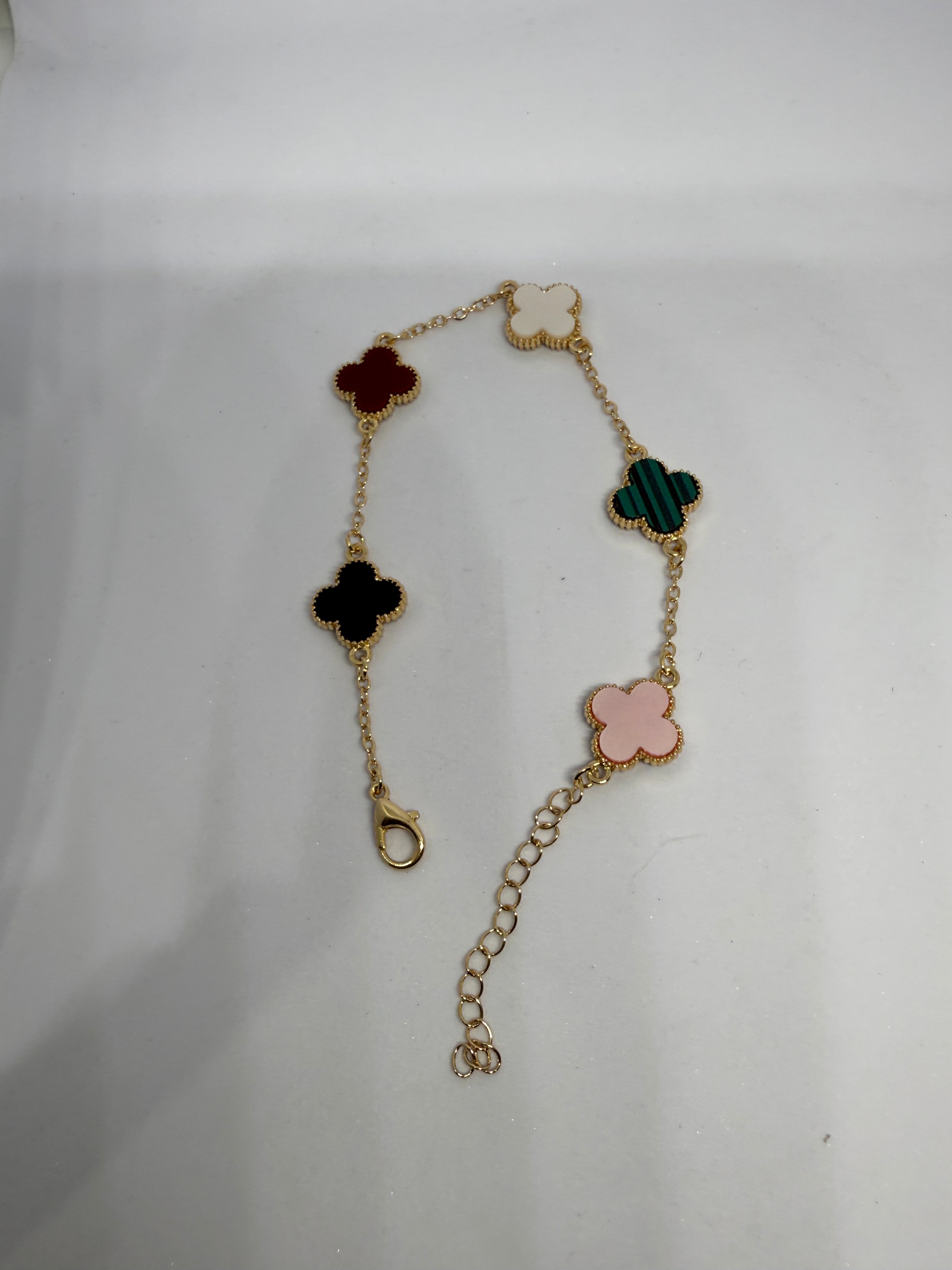 MULTICOLOUR CLOVE BRACLET