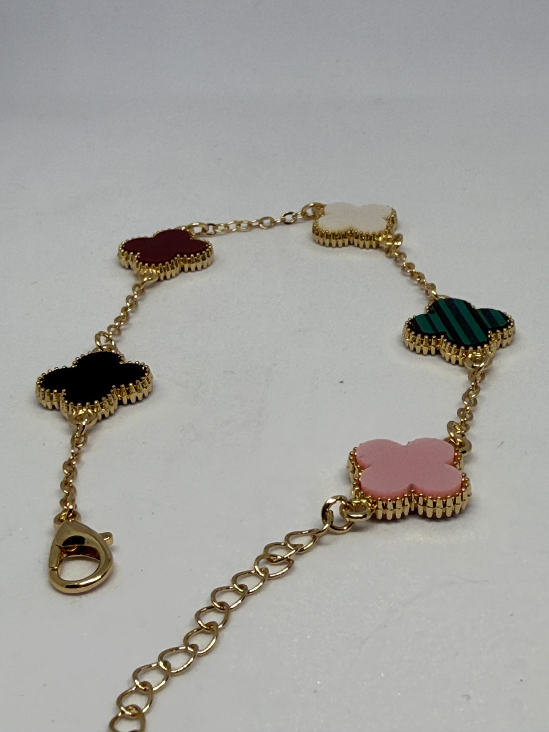 MULTICOLOUR CLOVE BRACLET